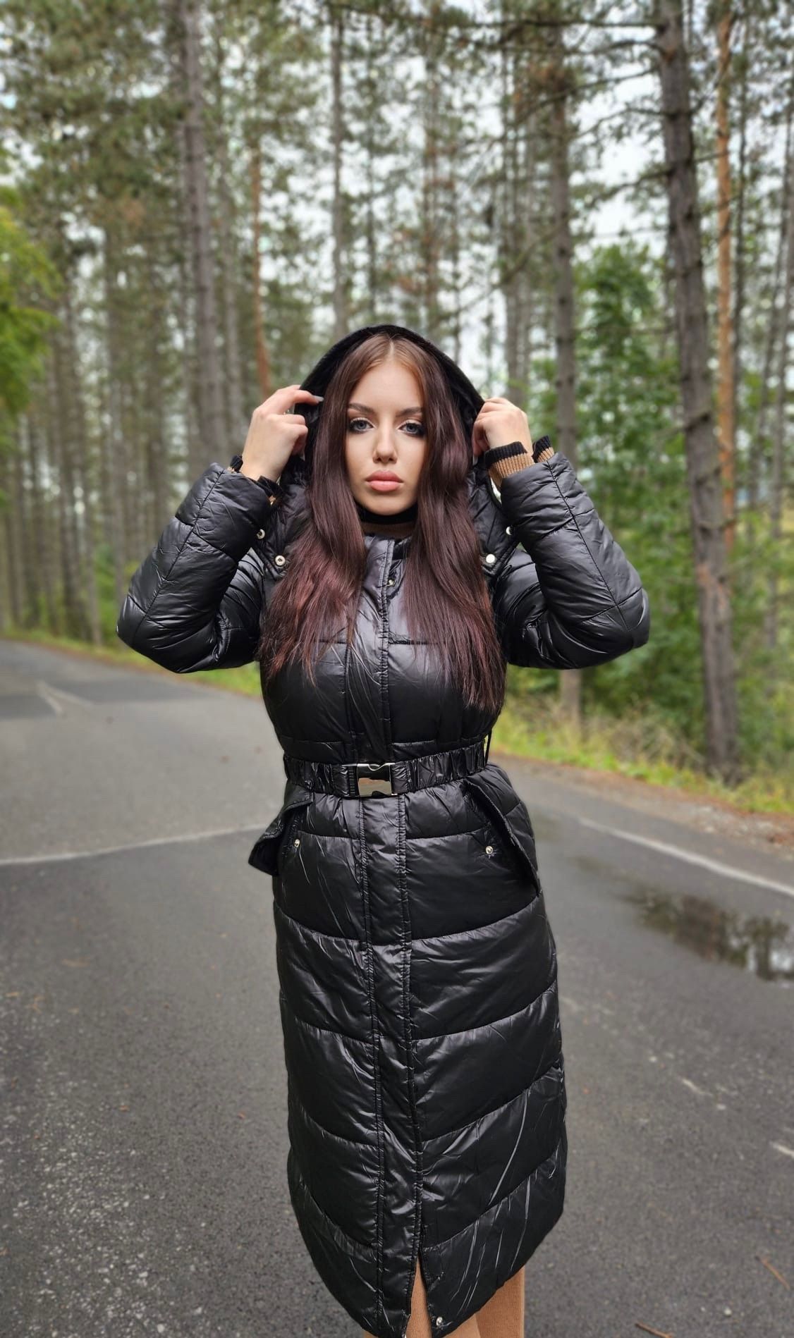 Geacă lungă matlasată cu glugă și curea – Diva Exclusive