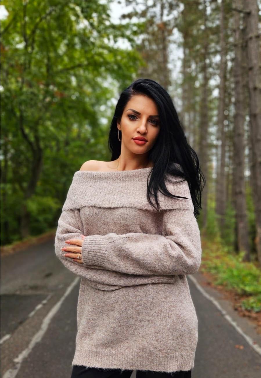Pulover oversize bej cu umerii lăsați – look elegant și confortabil de toamnă | Diva Exclusive Fashion