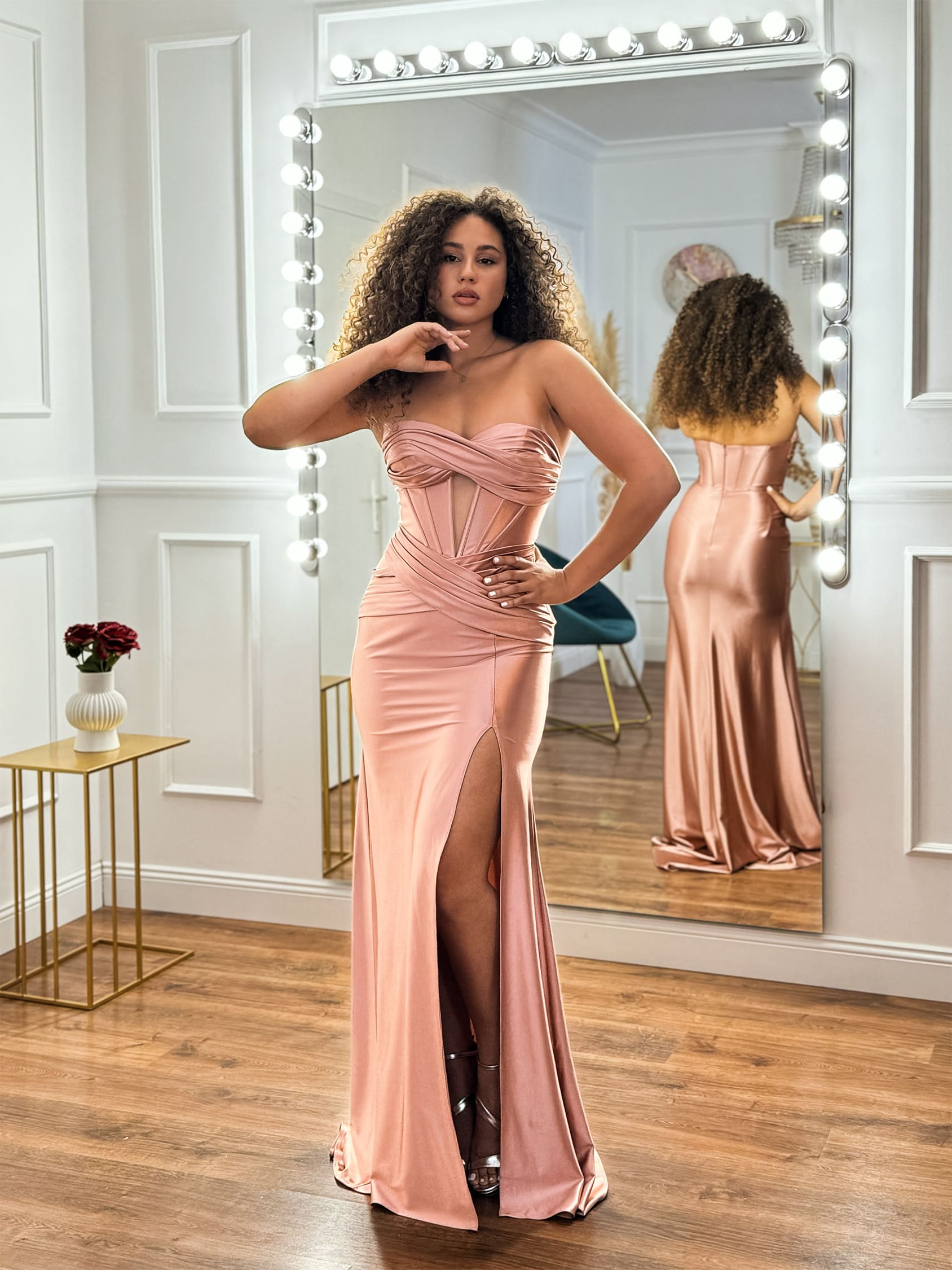 Rochie roz pudră – Iperbole cu corset si crapatura pe picior