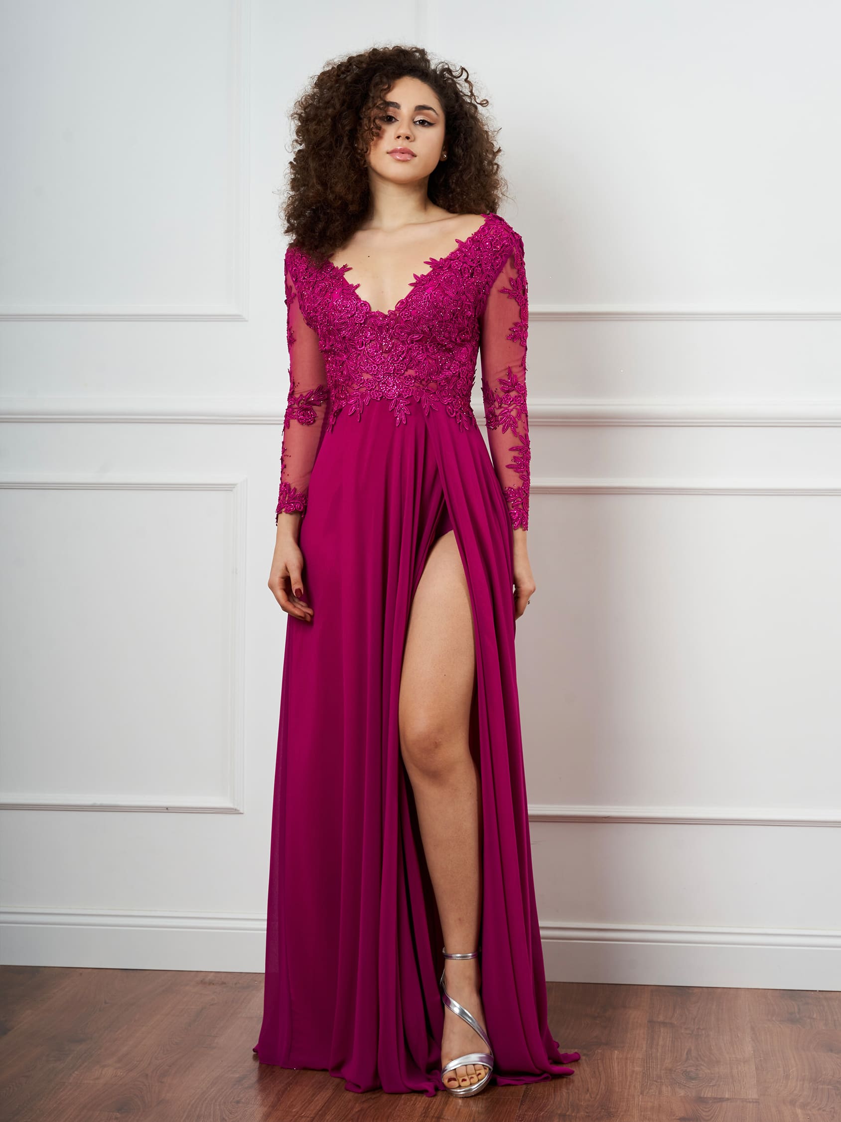 Rochie cu dantelă – Le Florable ,broderie florala, crapatura picior