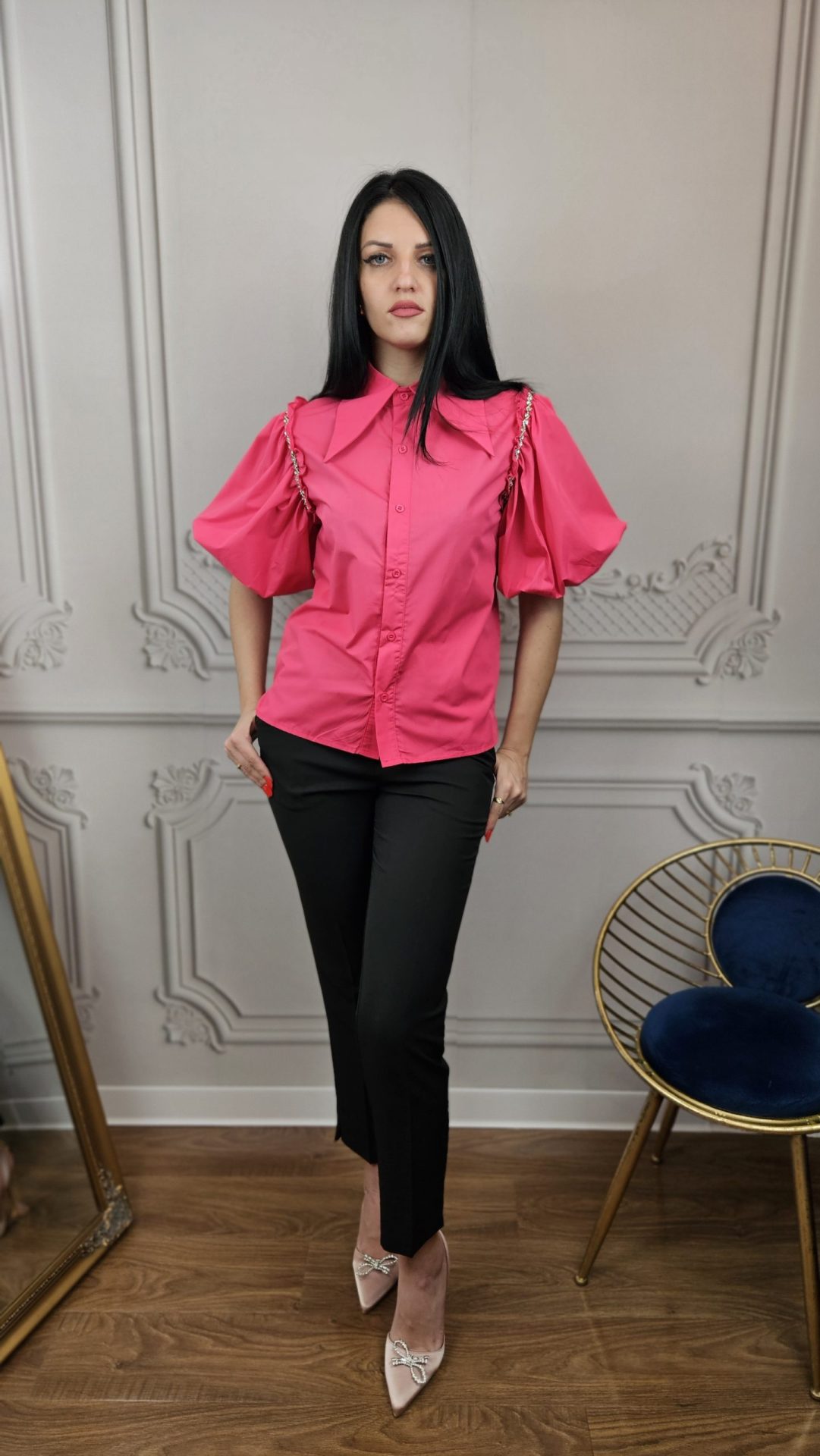 Cămașă roz statement cu m âneci Bufante și Detalii Lanț – Modern Glam
