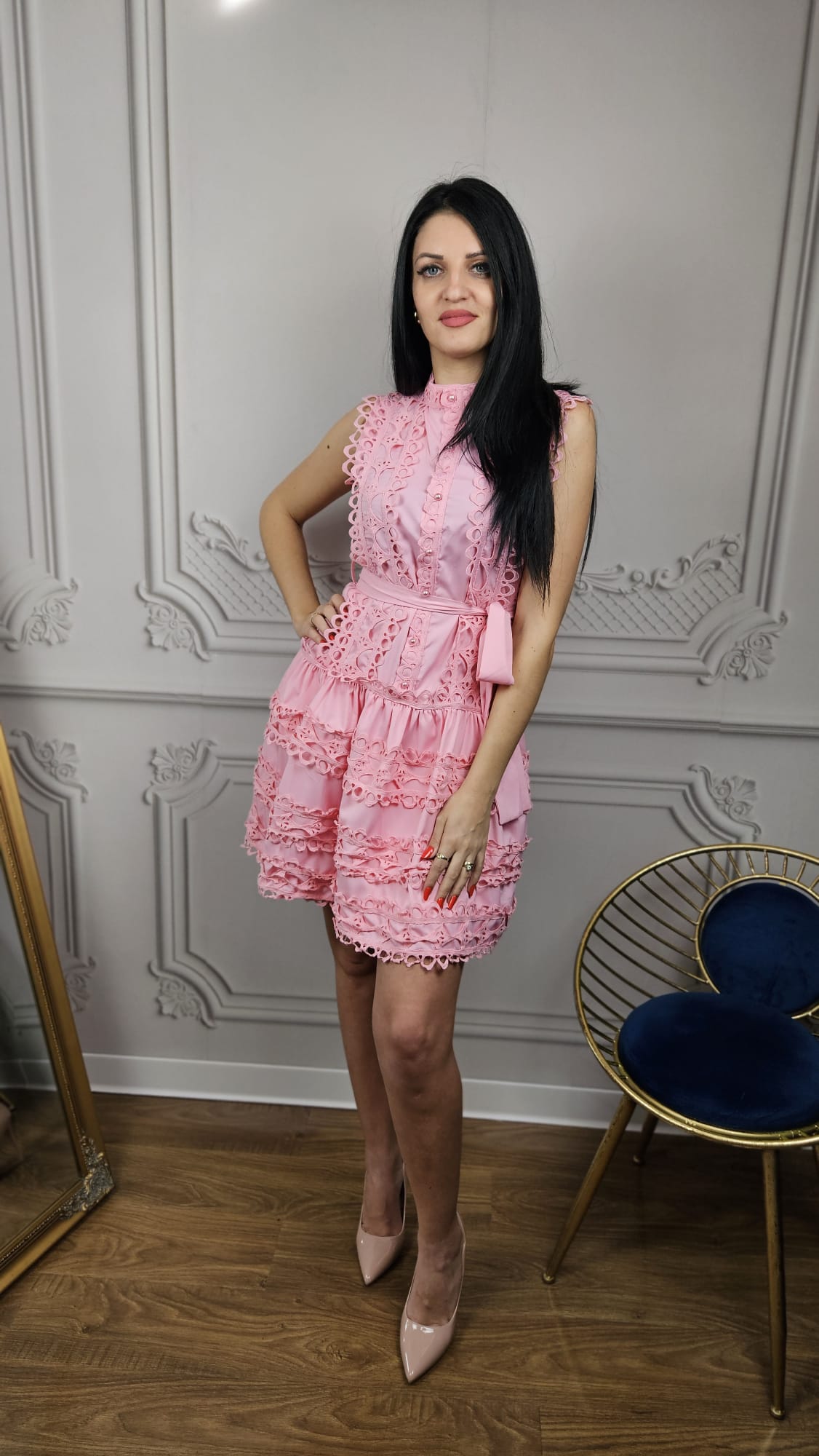 Rochie Rossa – Feminitate și Eleganță în Nuante de Roz