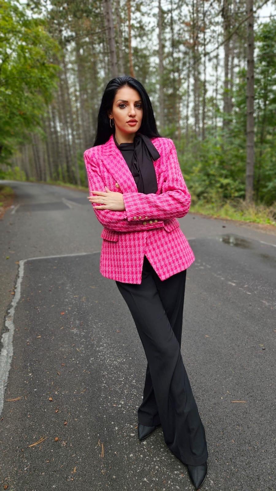 Sacou tweed roz cu nasturi aurii – Feminitate și Stil Parisian - imagine 3