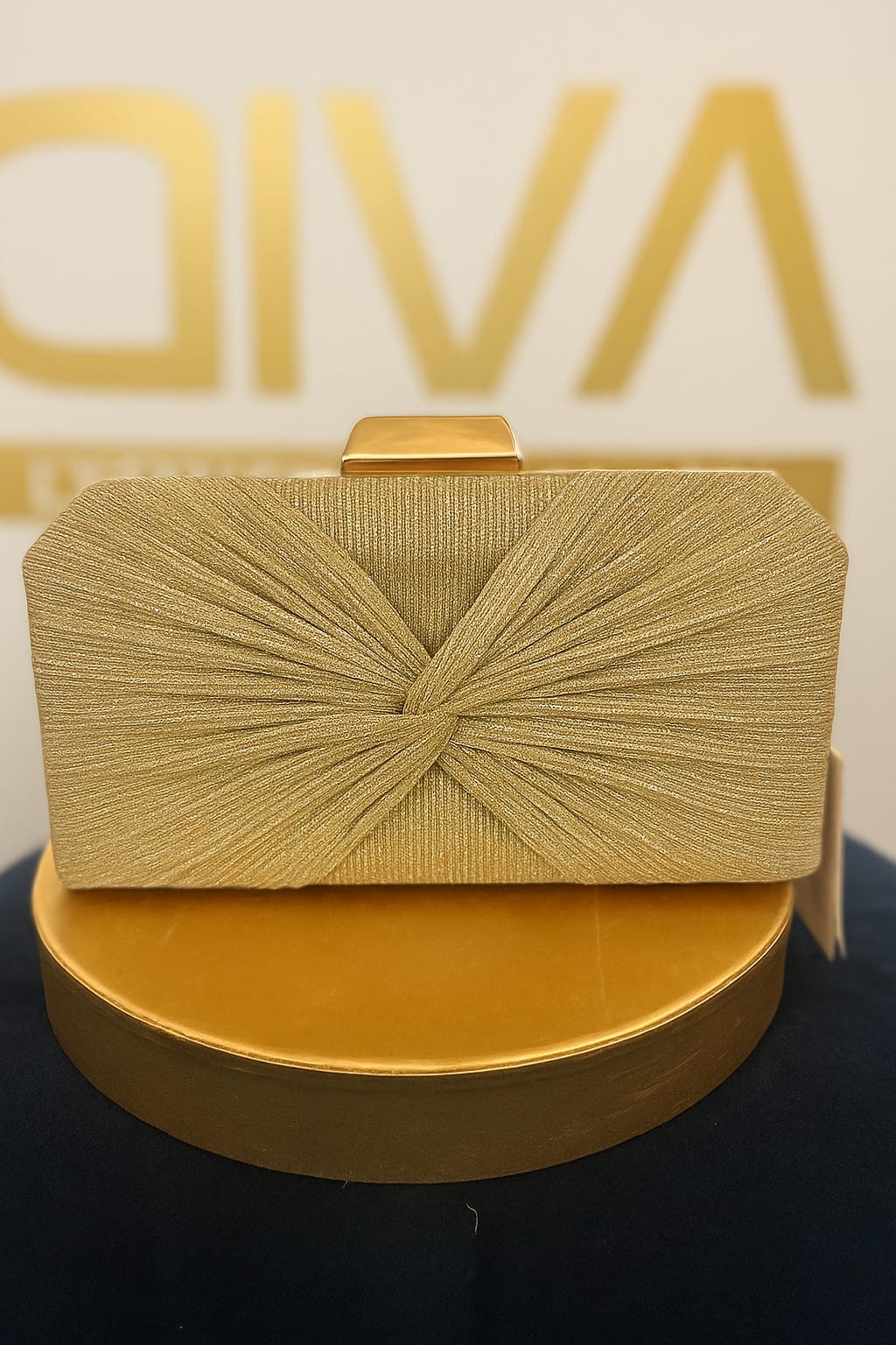 Plic auriu elegant Mcellen – Accesoriu rafinat pentru ocazii speciale