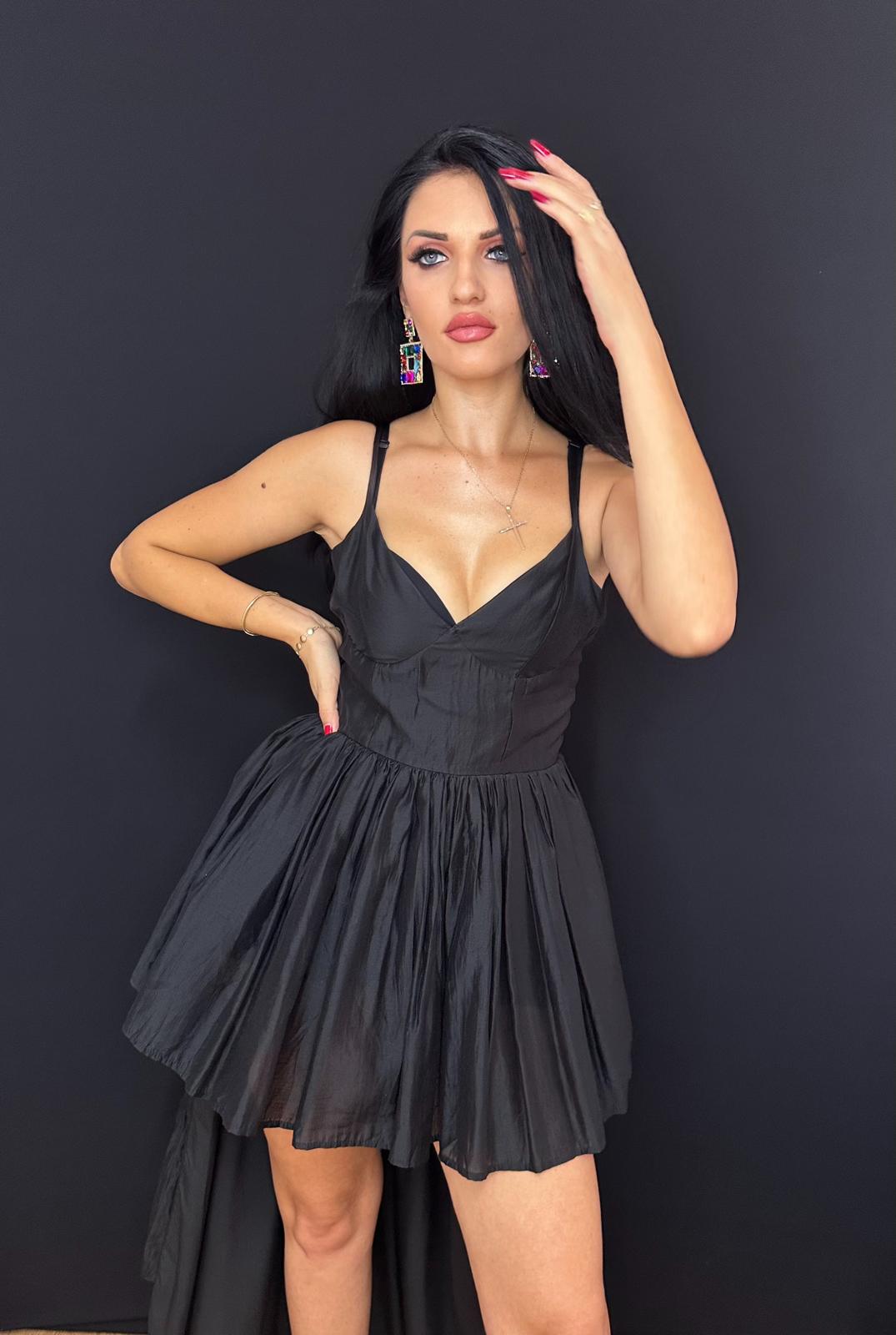 Rochie elegantă tip prințesă modernă cu trenă și bretele subțiri