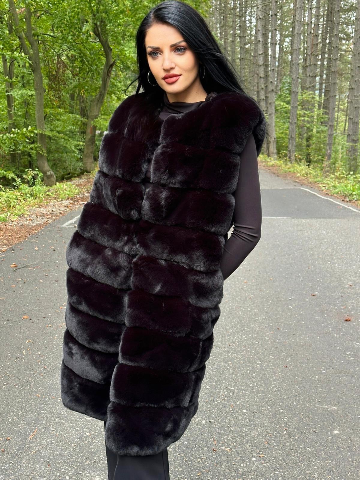 Vestă lungă din blană eco neagră – eleganță rafinată Diva Exclusive Fashion
