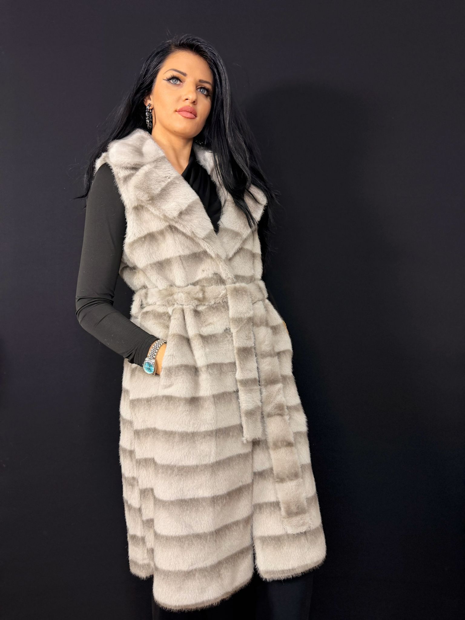 Vestă din blană artificială premium cu cordon – eleganță și confort pentru sezonul rece